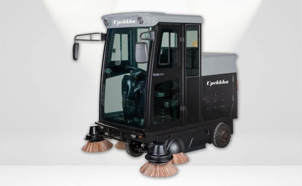 Ride on road sweeper with quad side brushes, safety lights, water jet spray and spacious hopper