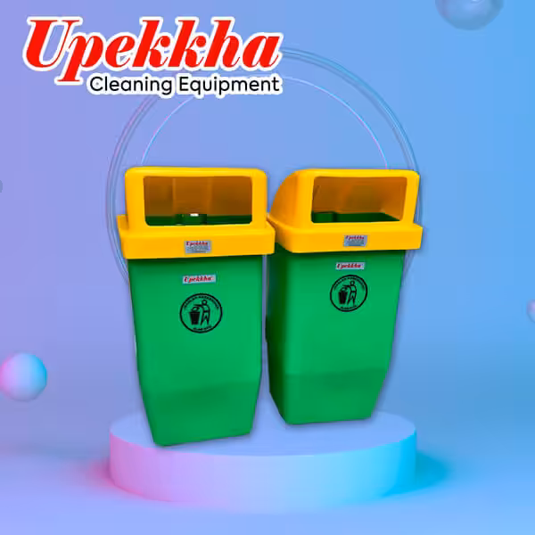 Polyethylene hanging garbage bin for outdoor use